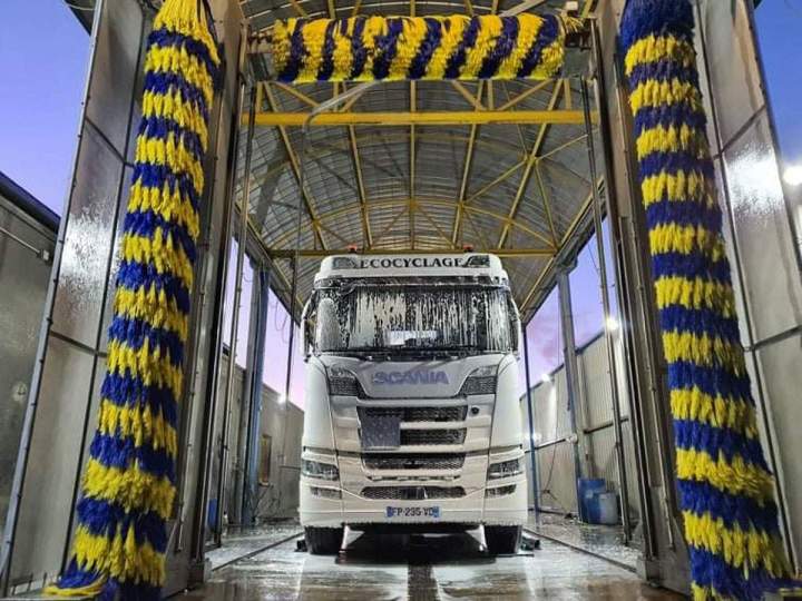 Truck washing Saint-Vulbas