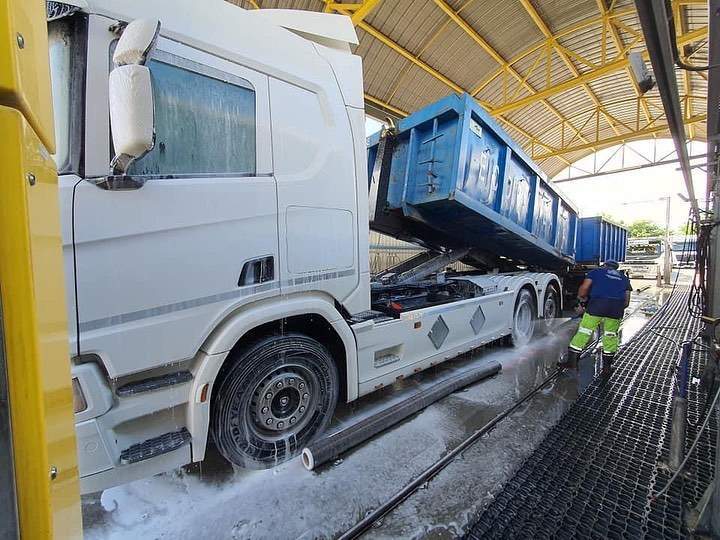 Nettoyage extérieur camion Saint-Vulbas