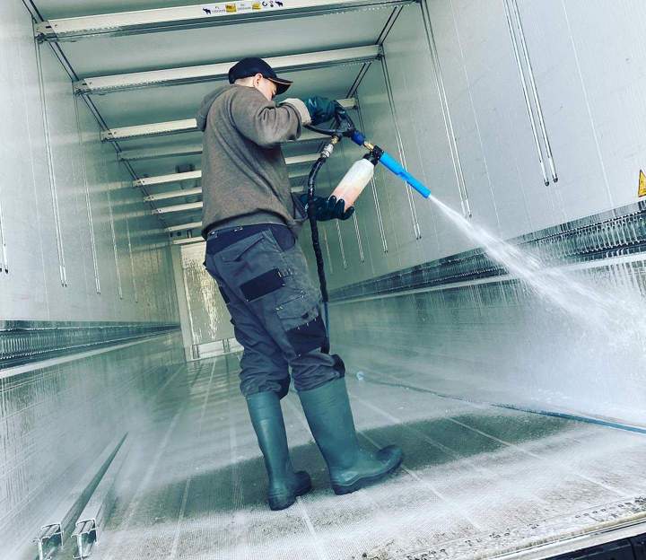 Hygiène et désinfection optimales de l’intérieur des bennes.