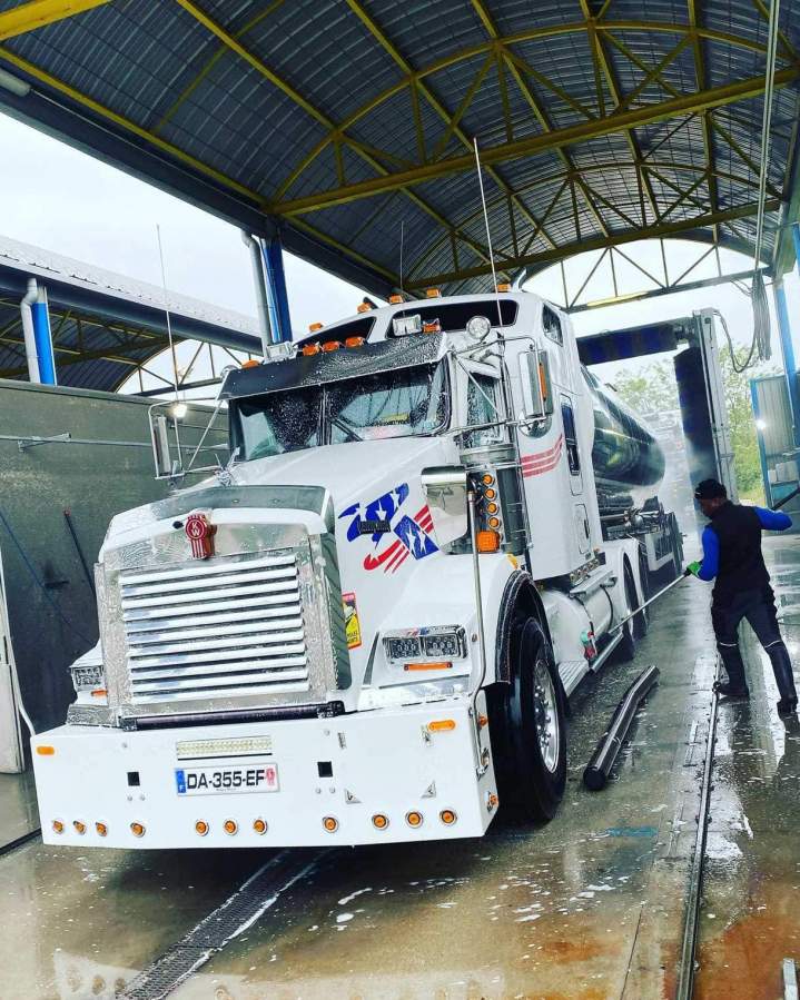 Truck washing Saint-Vulbas