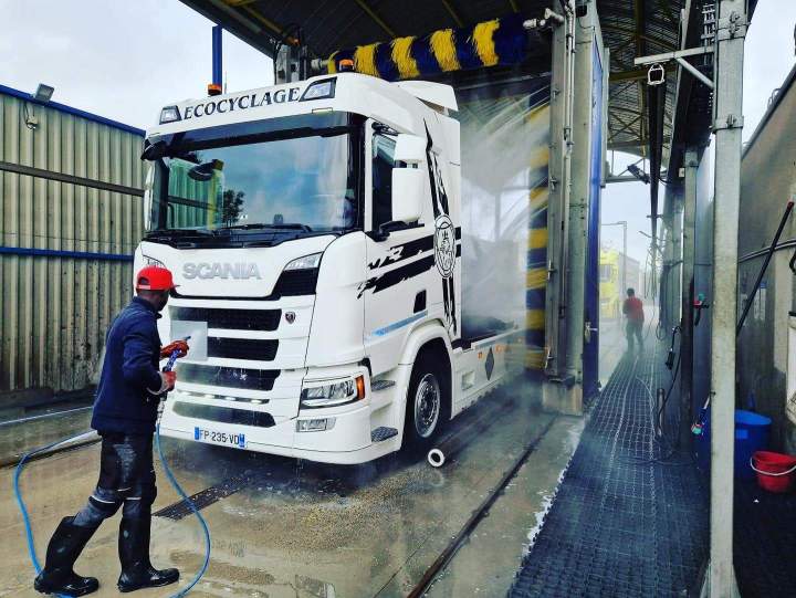Nettoyage extérieur poids lourds Saint-Vulbas