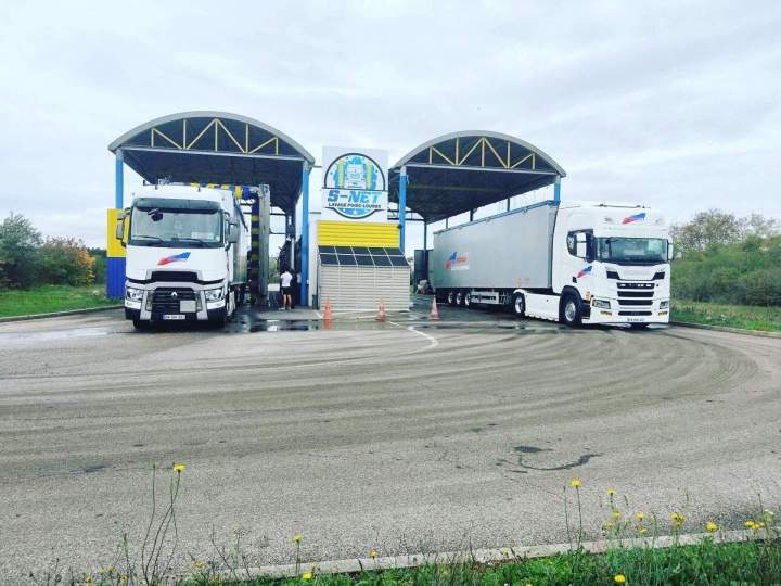 Truck washing Saint-Vulbas