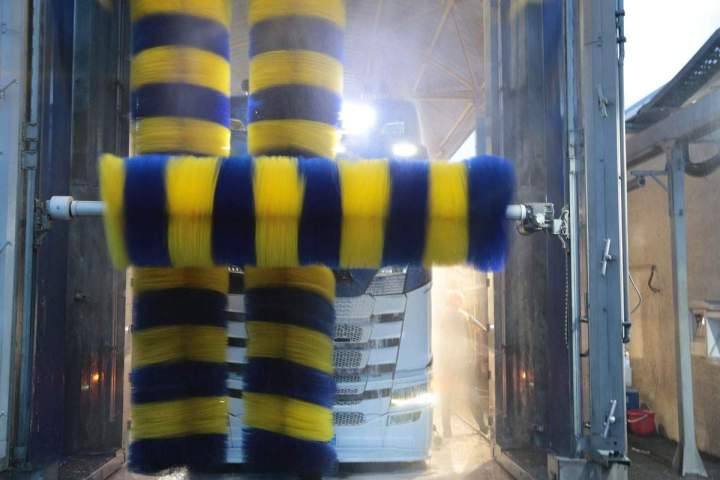 Truck washing Saint-Vulbas